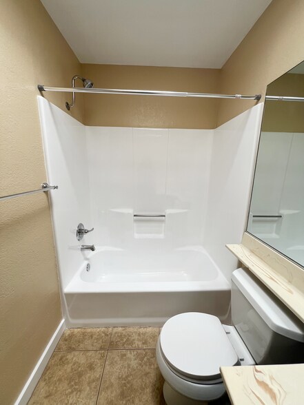 Building Photo - 14243 Burbank Blvd