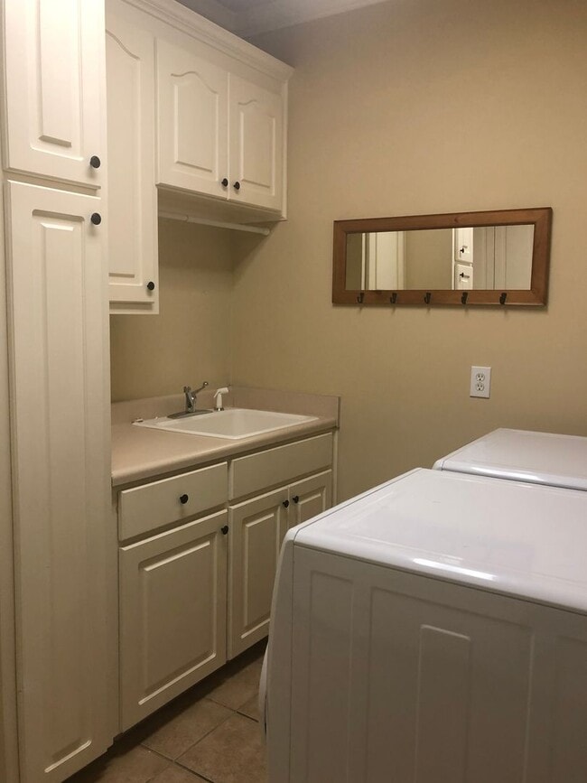 Building Photo - Mill Creek Subdivision