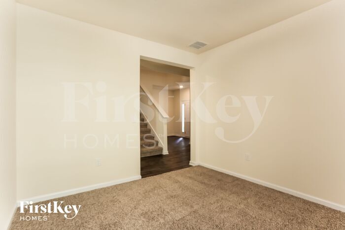 Building Photo - 5871 Calvary Dr
