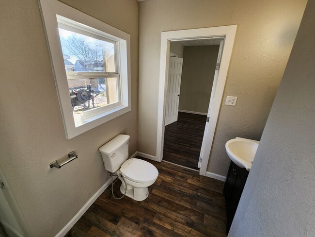 Building Photo - Spacious 3-Bedroom, 2-Bathroom Home AVAILABLE NOW!!