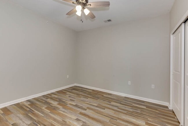 Building Photo - Discover this BEAUTIFUL 2-bedroom home in the sought-after Western Branch area!