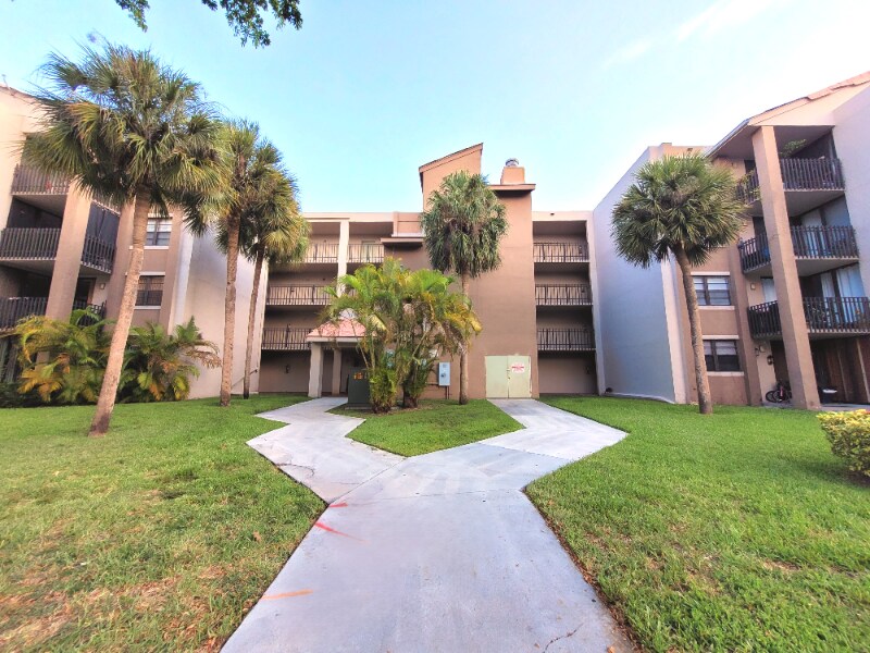 Building Photo - 3611 SW 117th Ave