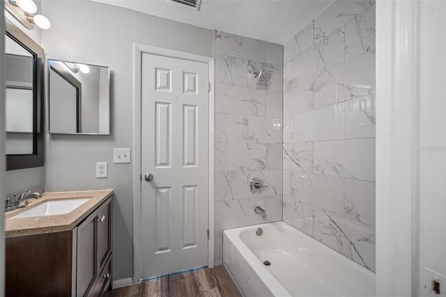 Building Photo - 1411 Thistledown Dr