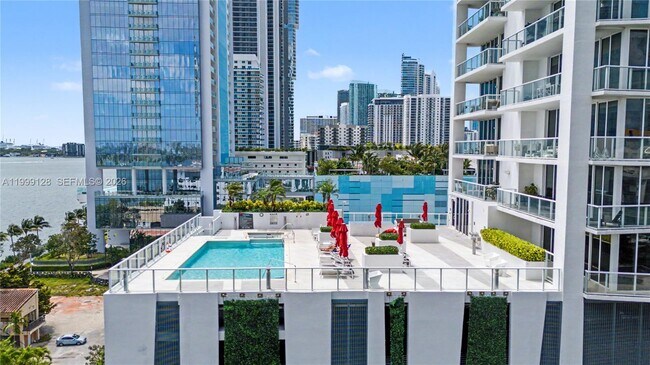 Building Photo - 601 NE 27th St