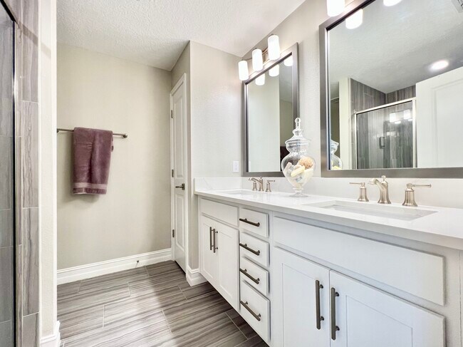 Building Photo - 5120 Bridge St