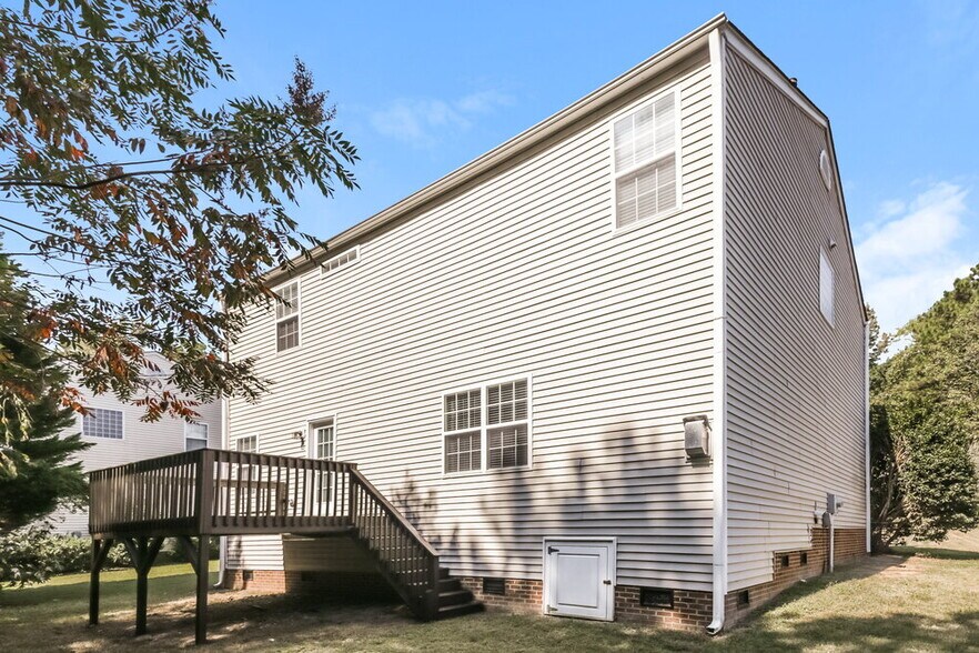Building Photo - 242 River Hills Dr