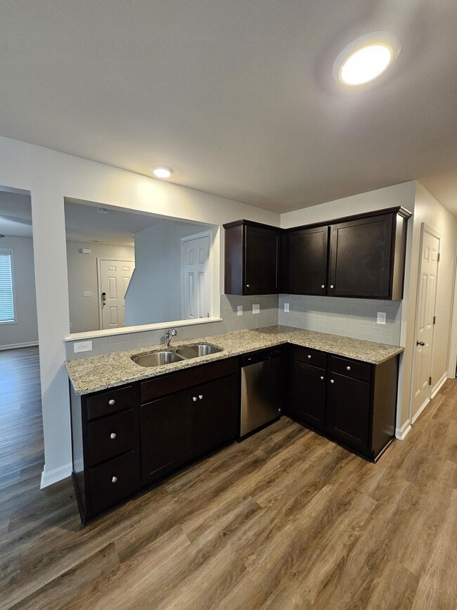 Building Photo - 109 Avalor Dr