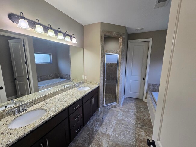 Building Photo - 8949 Poplar Pike