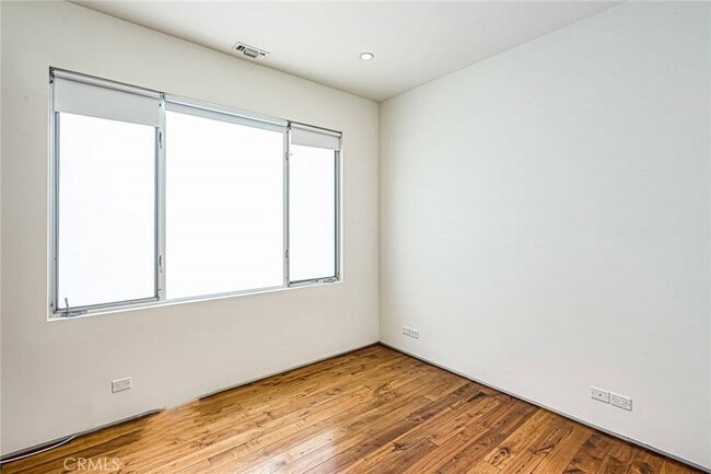 Building Photo - 414 Venice Way