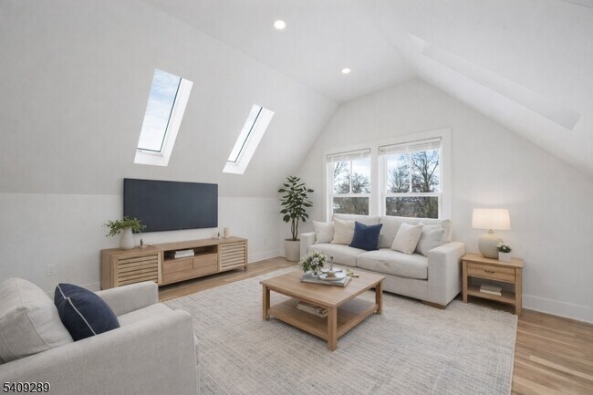 Building Photo - 96 Watchung Ave