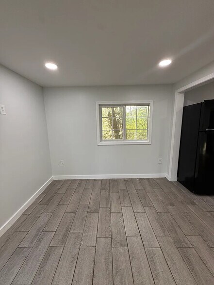 Building Photo - 2566 Pleasant Valley Rd