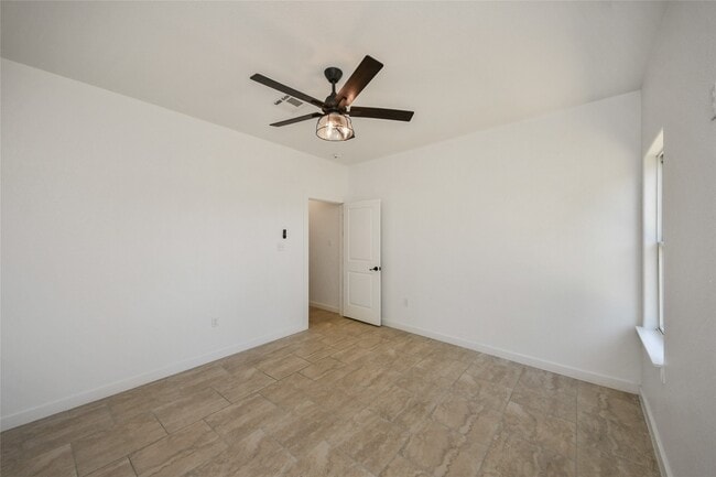 Building Photo - 450 Rd 5512