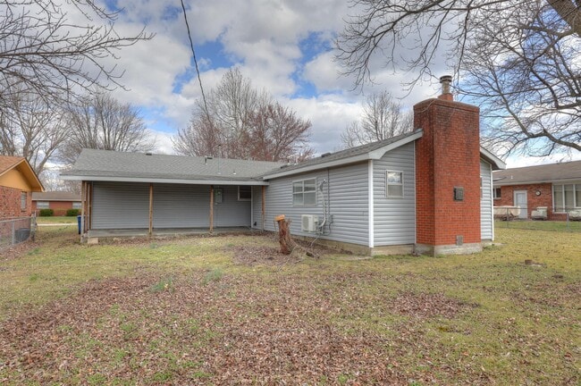 Building Photo - 2716 S Vermont Ave.