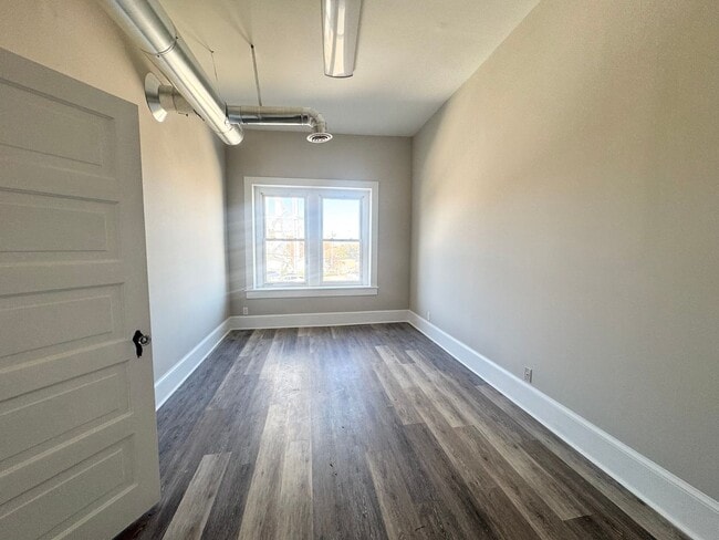 Building Photo - 212 N M.L.K. junior Dr