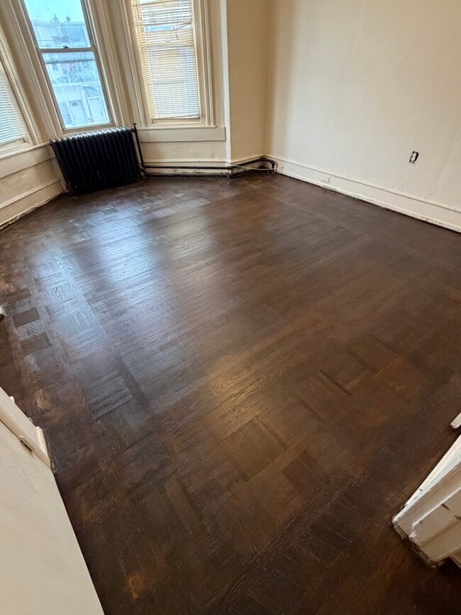 Building Photo - 6615 Greenway Ave