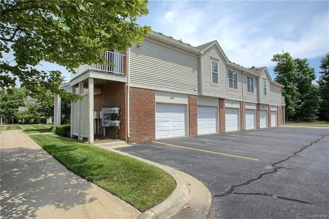 Building Photo - Sharp 2 bedroom, 2 bath upper condo in Nottingham  Cove sub for lease $1700 a month.