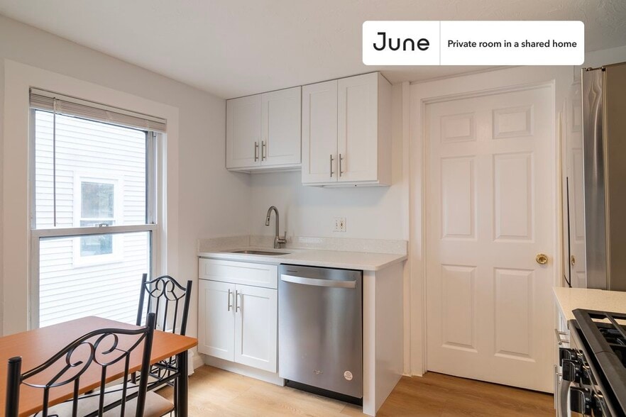 Building Photo - Room in Shared 4 bed/4 bath home in East Cambridge