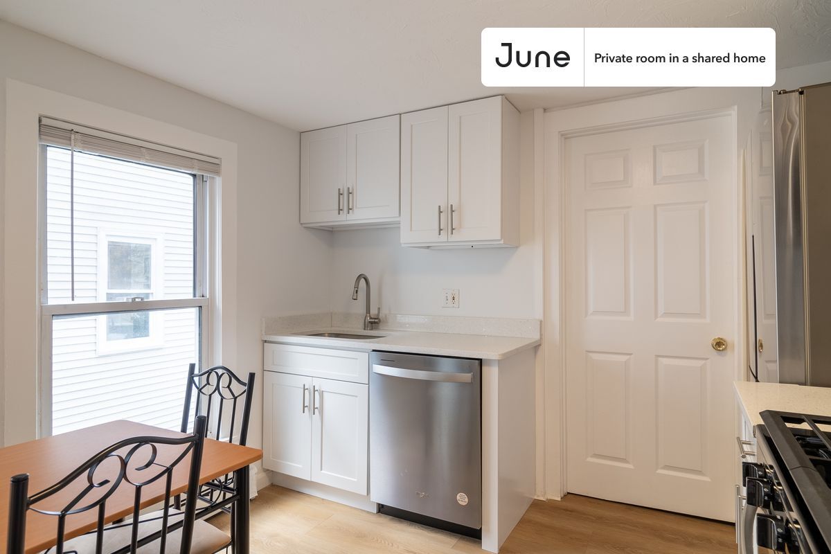 Building Photo - Room in Shared 4 bed/4 bath home in East Cambridge