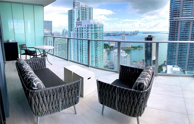 Building Photo - 1010 Brickell Ave