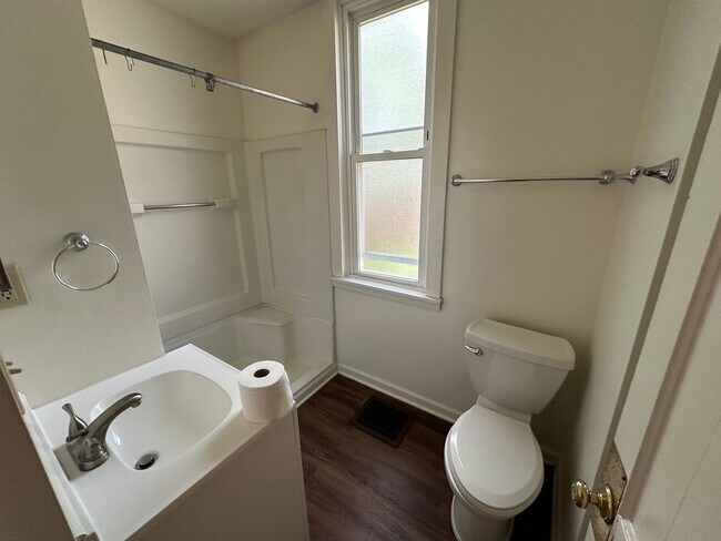 Building Photo - North Campus OSU Single Family Home with 2...