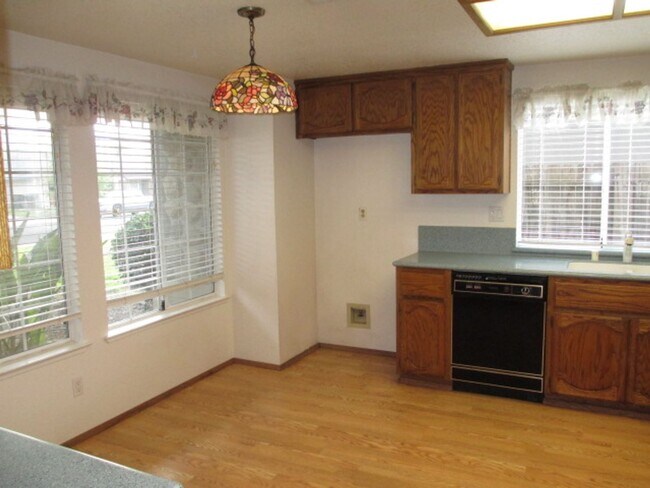 Building Photo - Woodcreek Oaks area home.