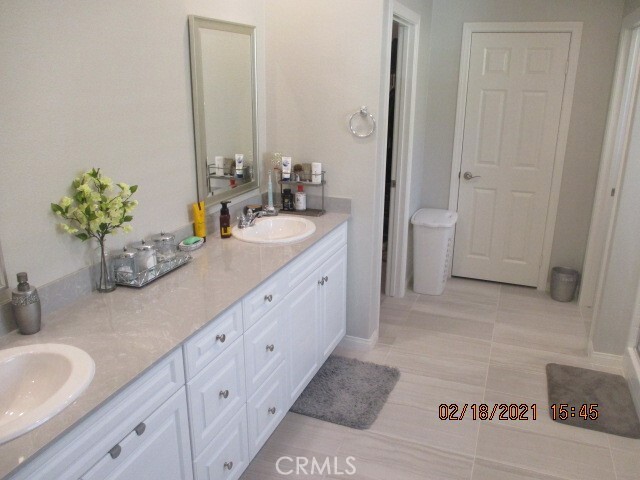 Building Photo - 34578 Running Canyon Dr