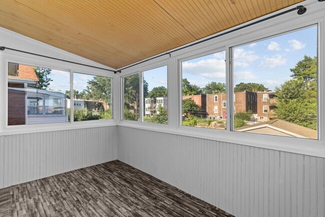 Building Photo - Gardener's Dream! 3-Bedroom, 1.5-Bath Home, Steps away from Tower Grove Park