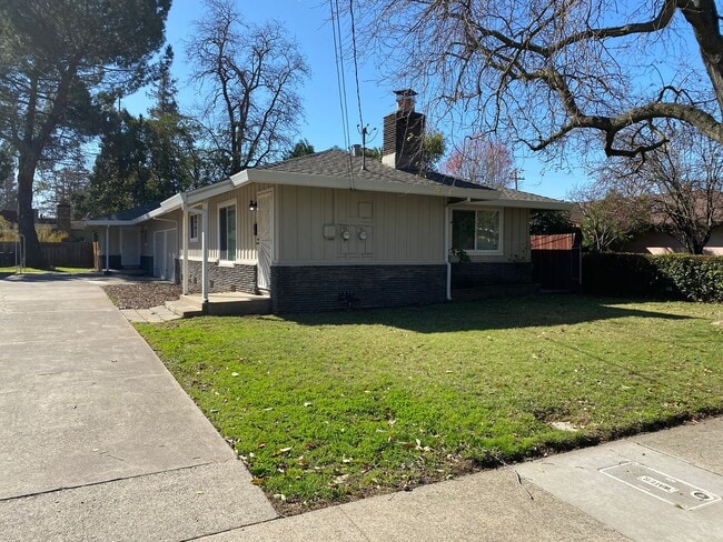 Building Photo - Inviting Duplex Just 5 Minutes from Sac State