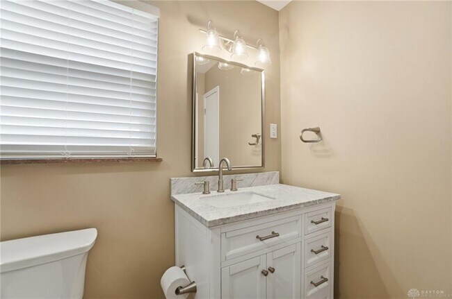 Building Photo - 318 E Central Ave