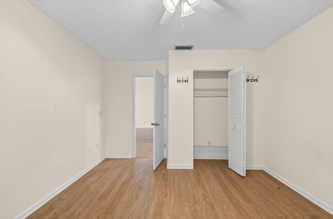 Building Photo - 6130 Aloma Ln