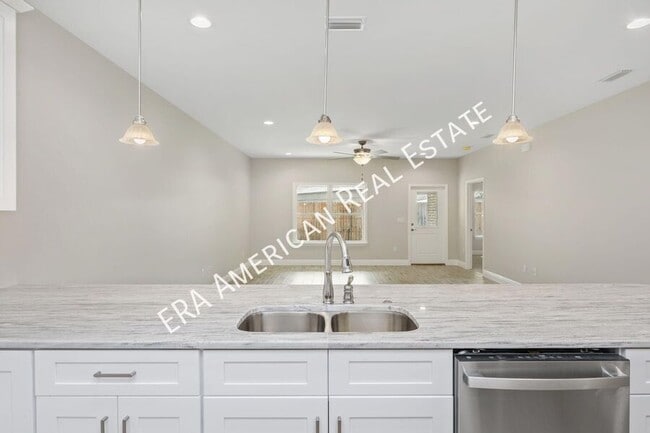 Building Photo - 721 Fairview Dr