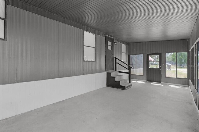 Building Photo - 33514 Luana Ct