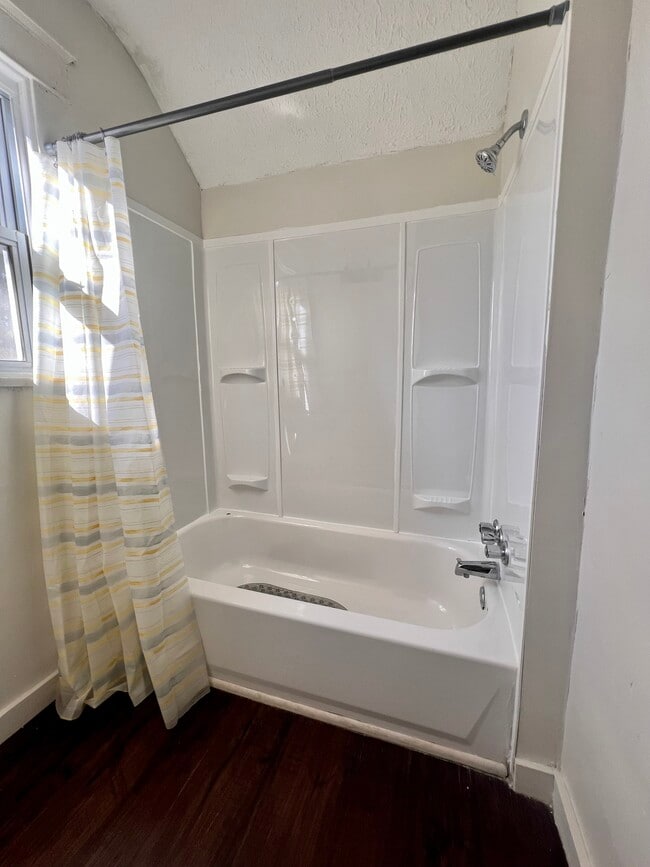 bathroom - 1673 Bancroft Ave