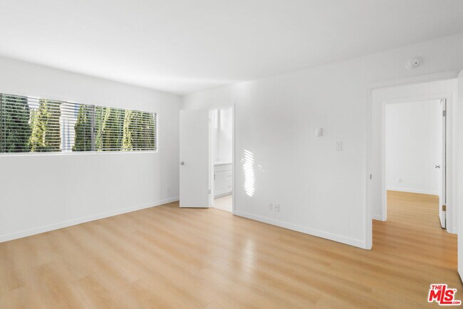 Building Photo - 1114 12th St