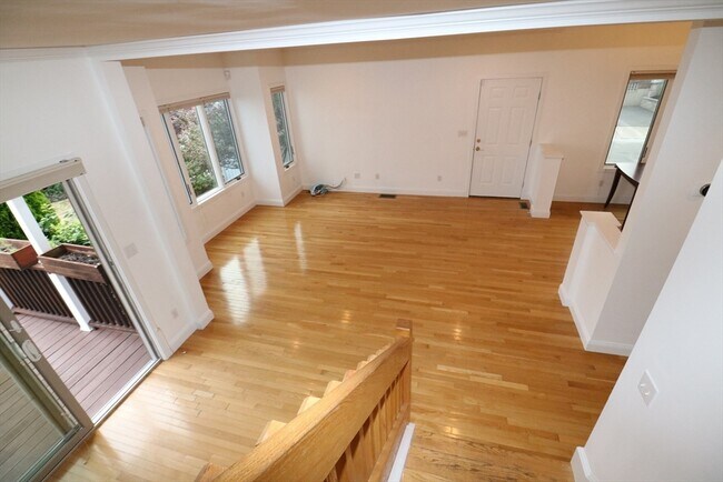 Building Photo - 141 Grovers Ave