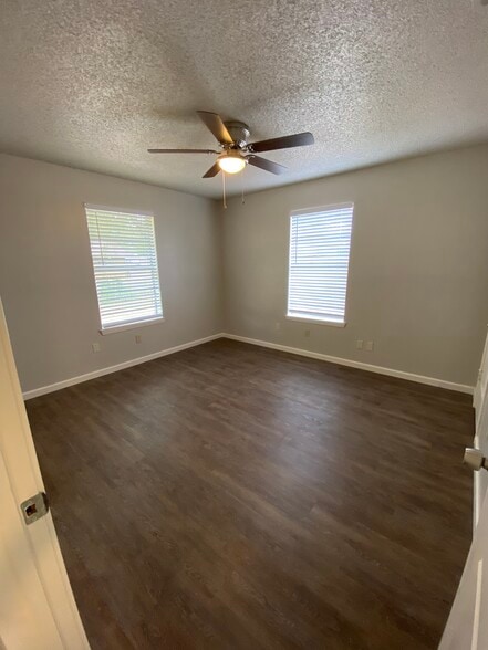 Bedroom - 4327 Stayman Dr
