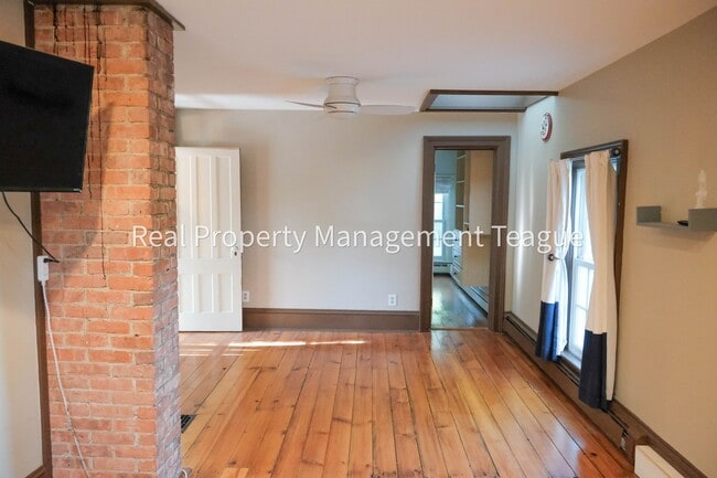 Building Photo - Dream home in Altamont