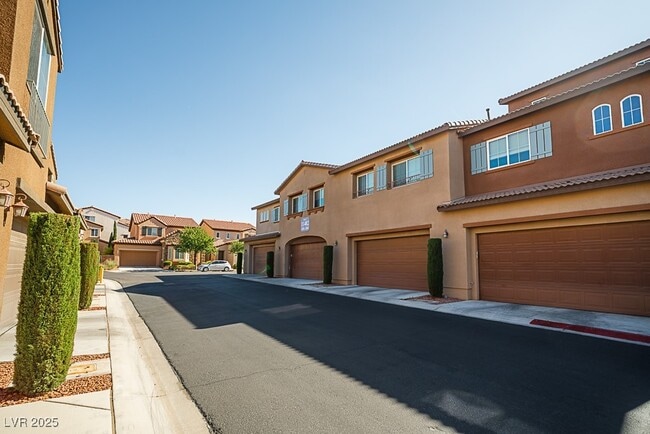 Building Photo - 11402 Newton Commons Dr