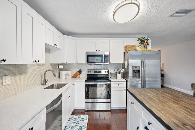 Building Photo - 3931 Flag Dr