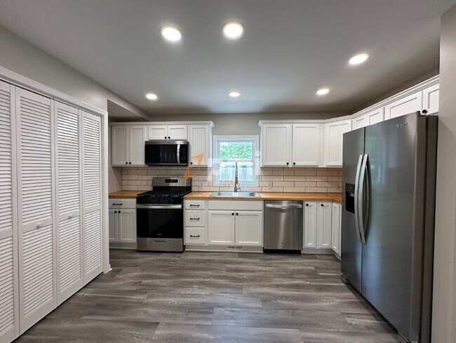 Building Photo - 397 Briarwood Dr