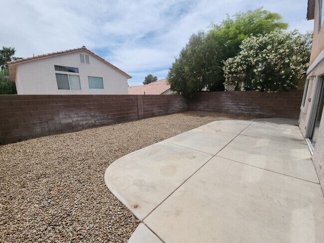 Building Photo - Two story in well established Las Vegas neighborhood