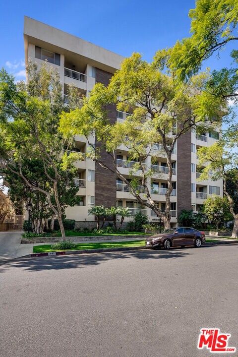 Building Photo - 441 N Oakhurst Dr