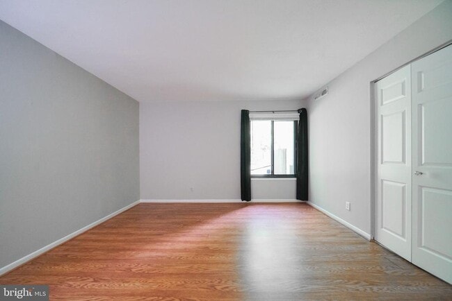 Building Photo - 10106 Campus Way S