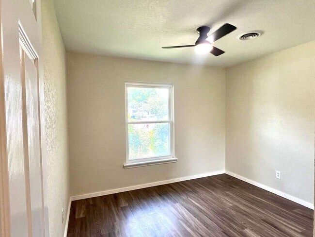 Building Photo - 3615 Electra Dr