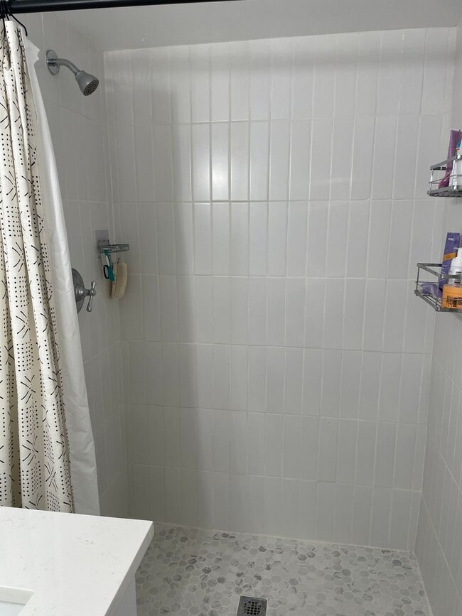 Building Photo - 2 Bedroom Condo in Winding Lake - Sunrise ...