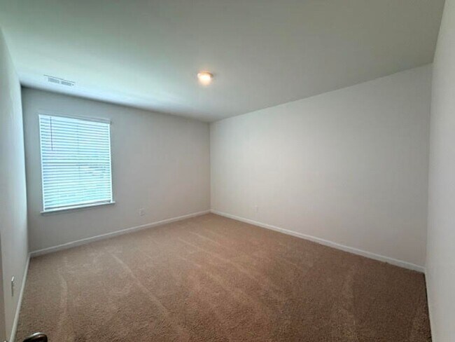 Building Photo - 526 Leven Dr
