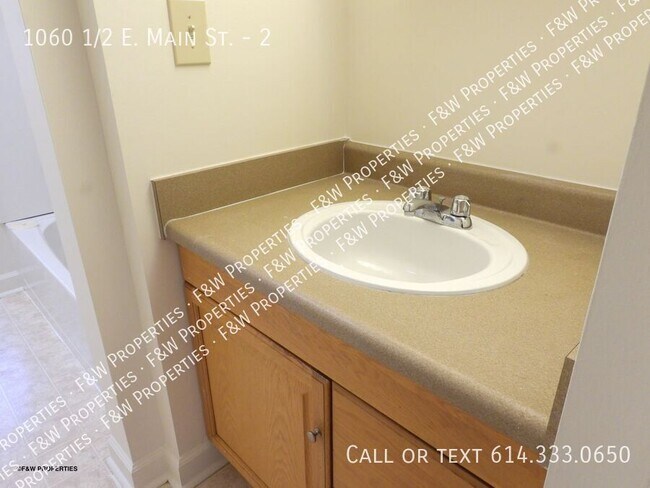 Building Photo - 1060 1/2 E. Main St.-2