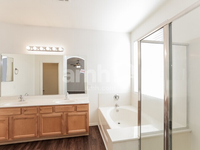 Building Photo - 12238 W Lincoln St