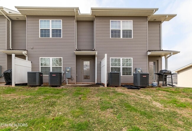 Building Photo - 924 Warrior Hill Dr