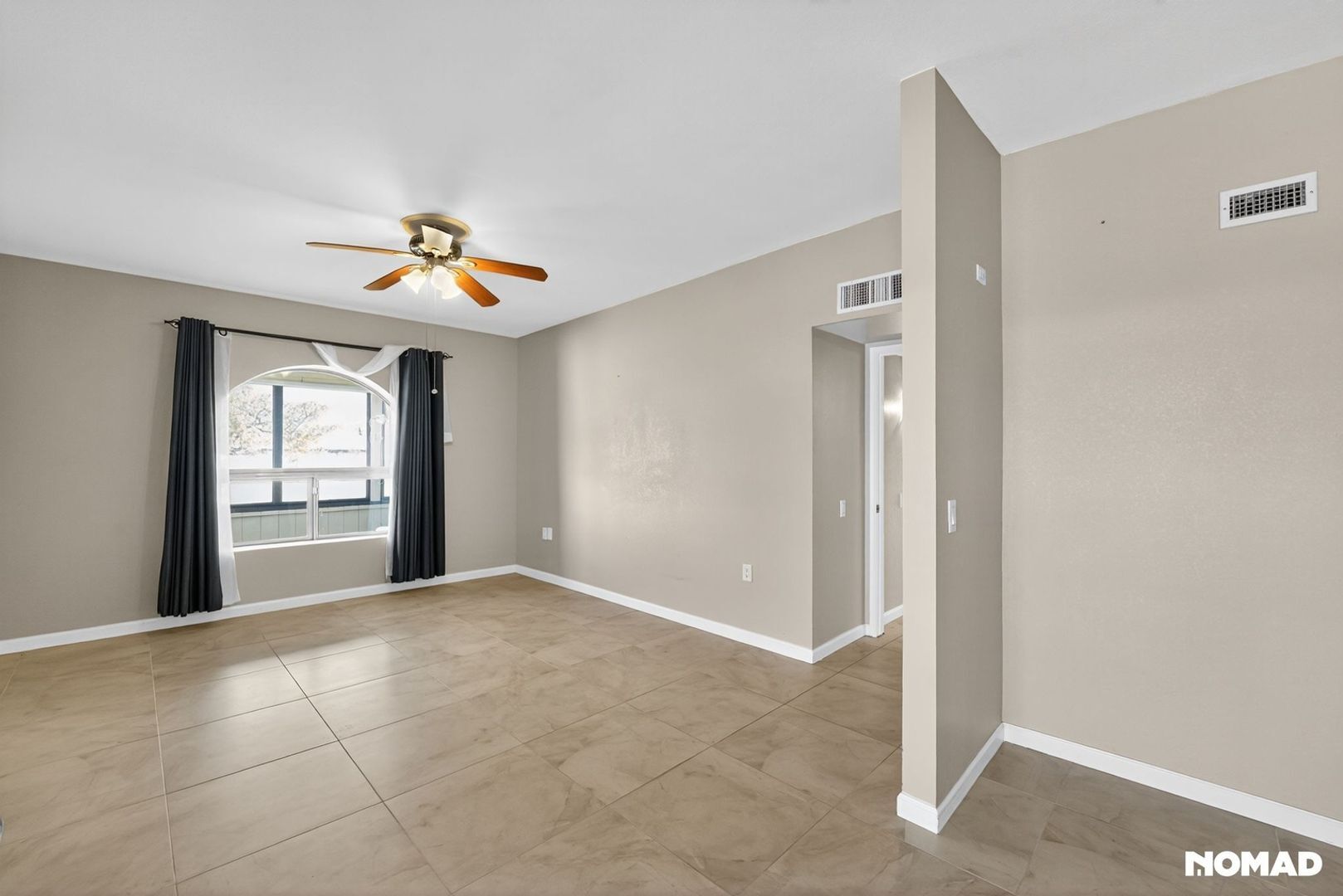 Building Photo - 768 W Calle Del Ensalmo